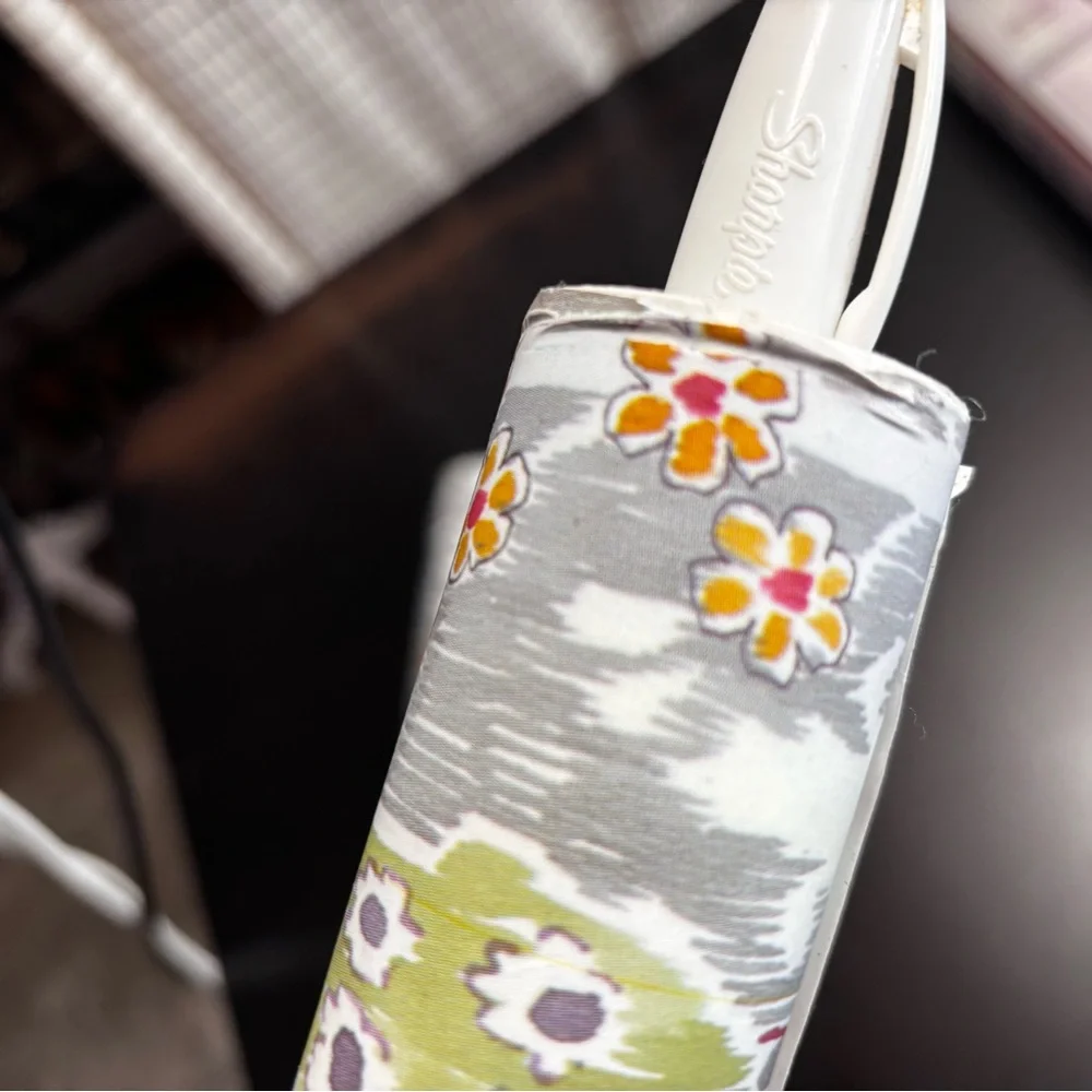 Roommates peel & stick Gray & white pastoral Ikat Patterned Wallpaper - 2 rolls